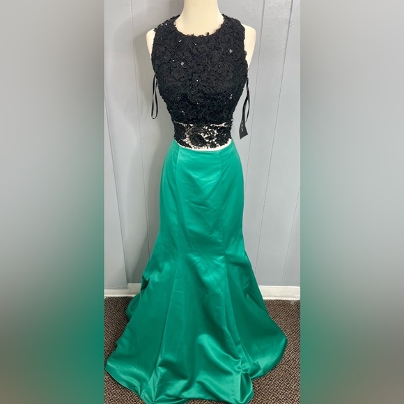 Prom dress - Picture 1 of 5